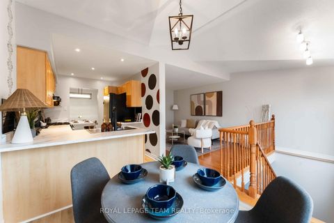 Photo 13 at 246 Tandalee Crescent, Emerald Meadows/Trailwest, Kanata