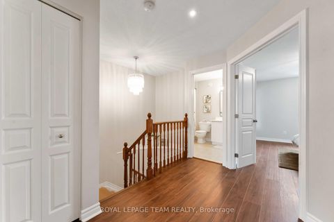 Photo 15 at 246 Tandalee Crescent, Emerald Meadows/Trailwest, Kanata