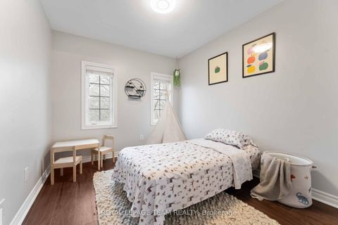 Photo 18 at 246 Tandalee Crescent, Emerald Meadows/Trailwest, Kanata