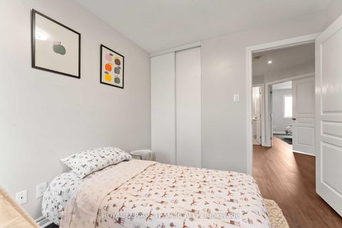 Photo 19 at 246 Tandalee Crescent, Emerald Meadows/Trailwest, Kanata