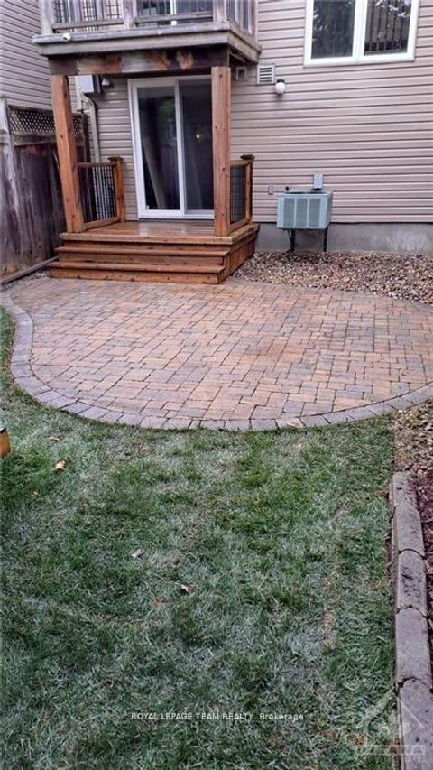 Photo 31 at 246 Tandalee Crescent, Emerald Meadows/Trailwest, Kanata