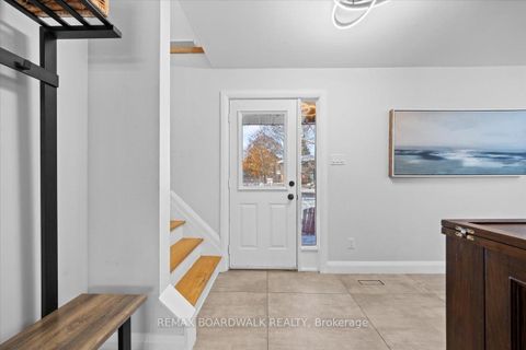Photo 1 at 7 Gagnon Court, Beaverbrook, Kanata
