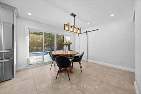 Photo 6 at 7 Gagnon Court, Beaverbrook, Kanata