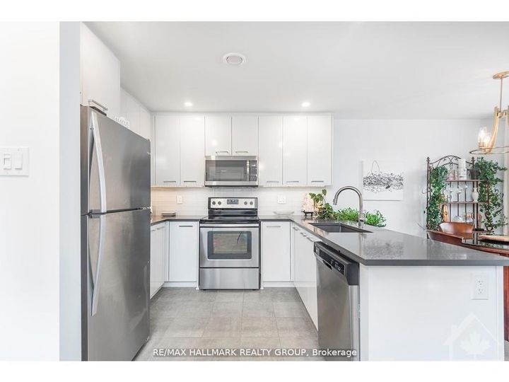 Photo 10 at 10 - 340 TRIBECA Private, Nepean (Longfields), Ottawa