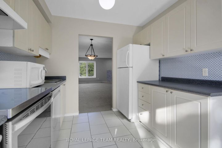 Photo 7 at 89 Thornbury Crescent, Nepean (Centrepointe), Ottawa