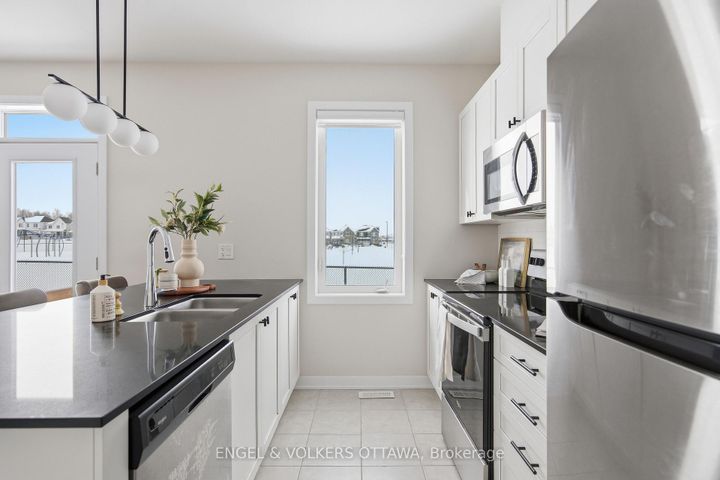 Photo 11 at 302 Canadensis Lane, Nepean (Half Moon Bay), Ottawa