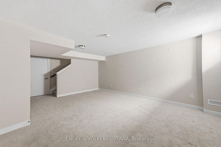 Photo 30 at 302 Canadensis Lane, Nepean (Half Moon Bay), Ottawa