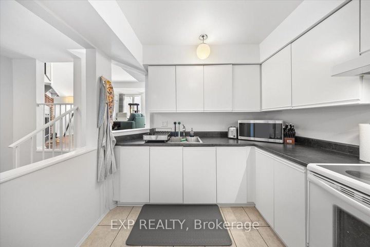 Photo 10 at B - 207 Woodfield Drive, Nepean (Tanglewood), Ottawa