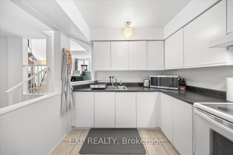 Photo 10 at B - 207 Woodfield Drive, Nepean (Tanglewood), Ottawa