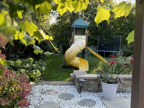 Photo 3 at 6 Stroughton Crescent, Munster, Stittsville