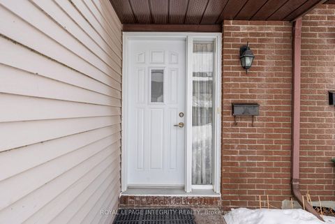 Photo 1 at 86 Stokes Crescent, Glencairn/Hazeldean, Kanata