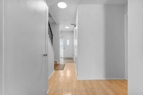 Photo 3 at 86 Stokes Crescent, Glencairn/Hazeldean, Kanata