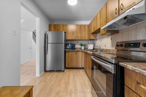 Photo 13 at 86 Stokes Crescent, Glencairn/Hazeldean, Kanata