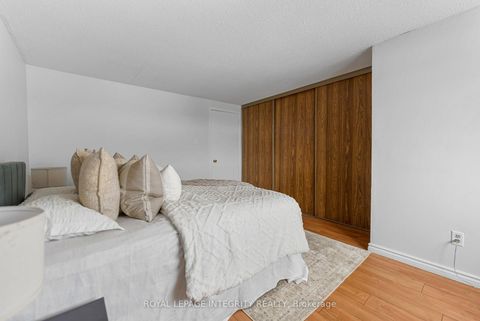 Photo 18 at 86 Stokes Crescent, Glencairn/Hazeldean, Kanata