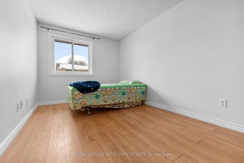 Photo 19 at 86 Stokes Crescent, Glencairn/Hazeldean, Kanata