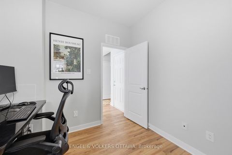 Photo 5 at 138 Visor Private, Emerald Meadows/Trailwest, Kanata