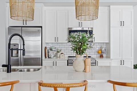 Photo 14 at 138 Visor Private, Emerald Meadows/Trailwest, Kanata