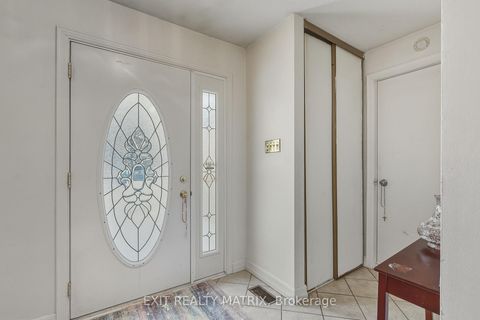 Photo 2 at 1123 Burgundy Lane, Convent Glen, Orleans