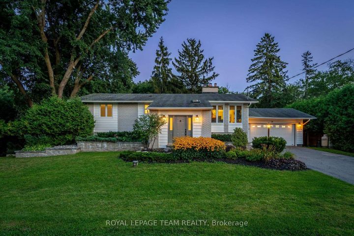 Photo 1 at 28 Maplehill Way, Nepean (Manotick Village & Manotick Estates), Ottawa