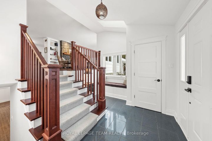 Photo 5 at 28 Maplehill Way, Nepean (Manotick Village & Manotick Estates), Ottawa