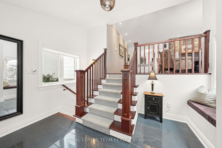 Photo 6 at 28 Maplehill Way, Nepean (Manotick Village & Manotick Estates), Ottawa
