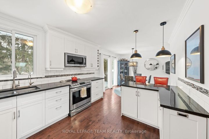 Photo 11 at 28 Maplehill Way, Nepean (Manotick Village & Manotick Estates), Ottawa