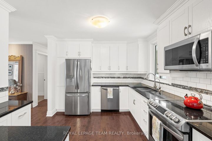 Photo 14 at 28 Maplehill Way, Nepean (Manotick Village & Manotick Estates), Ottawa