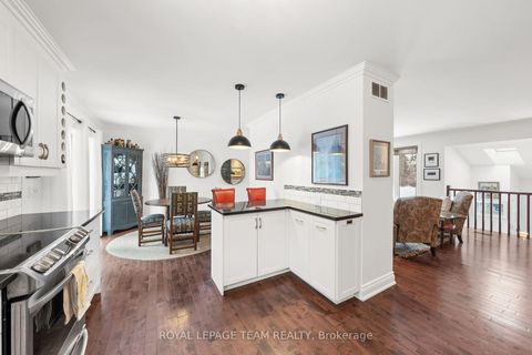 Photo 12 at 28 Maplehill Way, Nepean (Manotick Village & Manotick Estates), Ottawa