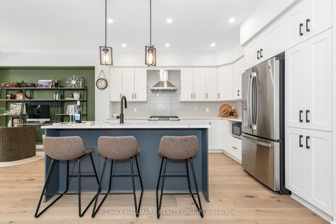 Photo 8 at 2260 Copperhead Street, Mer Bleue/Bradley Estates/Anderson Park, Orleans