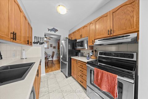 Photo 14 at 8 Crownridge Drive, Emerald Meadows/Trailwest, Kanata