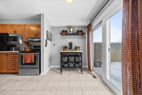 Photo 16 at 8 Crownridge Drive, Emerald Meadows/Trailwest, Kanata