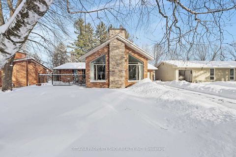 Photo 1 at 33 Rutherford Crescent, Beaverbrook, Kanata