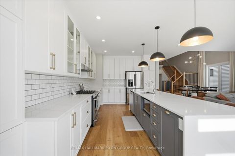 Photo 3 at 274 Shinleaf Crescent, Mer Bleue/Bradley Estates/Anderson Park, Orleans