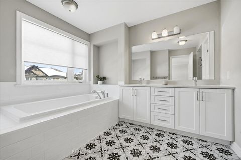 Photo 15 at 274 Shinleaf Crescent, Mer Bleue/Bradley Estates/Anderson Park, Orleans