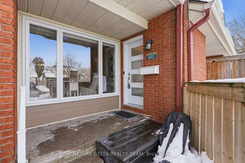 Photo 1 at 102 - 1765 Cabaret Lane, Fallingbrook/Pineridge, Orleans