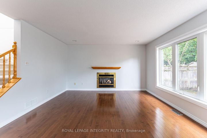 Photo 10 at 71 Appledale Drive, Nepean (Longfields), Ottawa