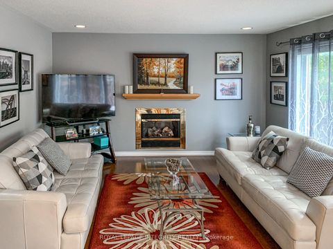 Photo 11 at 71 Appledale Drive, Nepean (Longfields), Ottawa