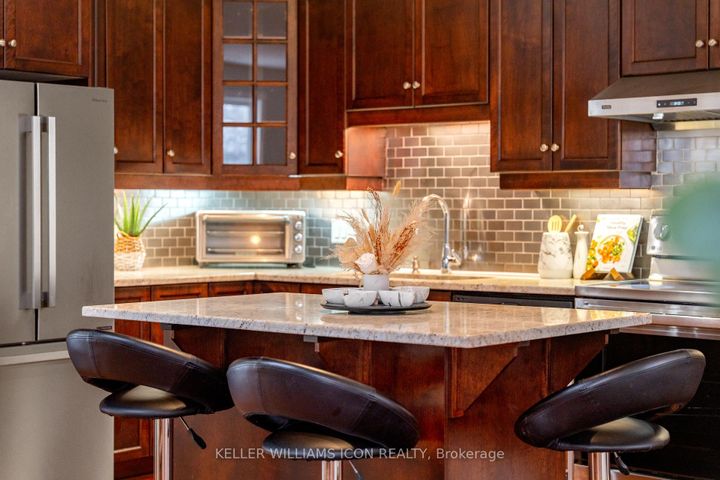 Photo 4 at 114 Encore Private, Nepean (City View/Skyline/Fisher Heights/Parkwood Hills), Ottawa