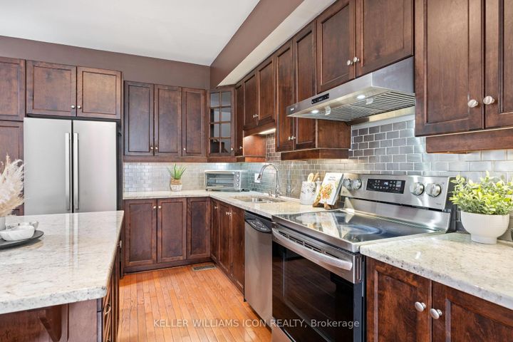 Photo 8 at 114 Encore Private, Nepean (City View/Skyline/Fisher Heights/Parkwood Hills), Ottawa