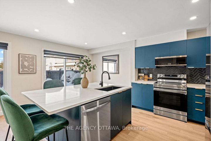 Photo 11 at 62 Appledale Drive, Nepean (Longfields), Ottawa