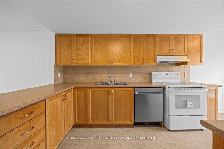 Photo 7 at 112 Paseo Private, Nepean (Centrepointe), Ottawa