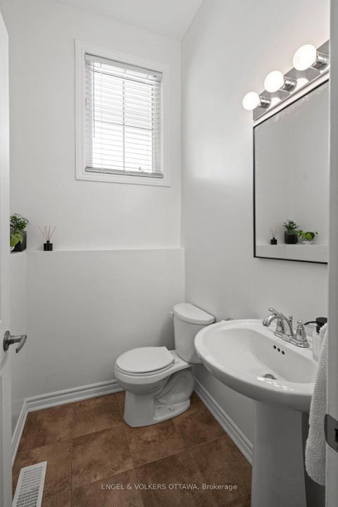 Photo 13 at 166 Lily Pond Street, Emerald Meadows/Trailwest, Kanata