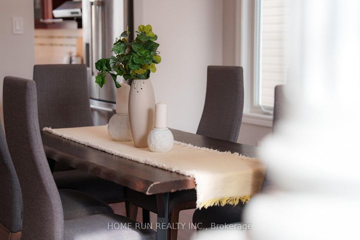 Photo 3 at 531 Bretby Crescent, Nepean (Cedargrove/Fraserdale), Ottawa