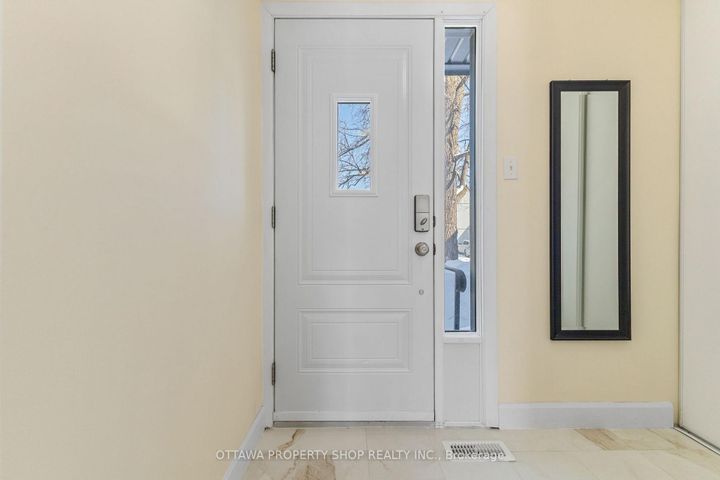 Photo 2 at D - 20 Benlea Drive, Nepean (Tanglewood), Ottawa