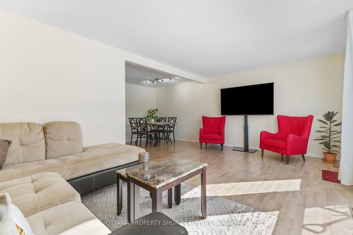 Photo 10 at D - 20 Benlea Drive, Nepean (Tanglewood), Ottawa