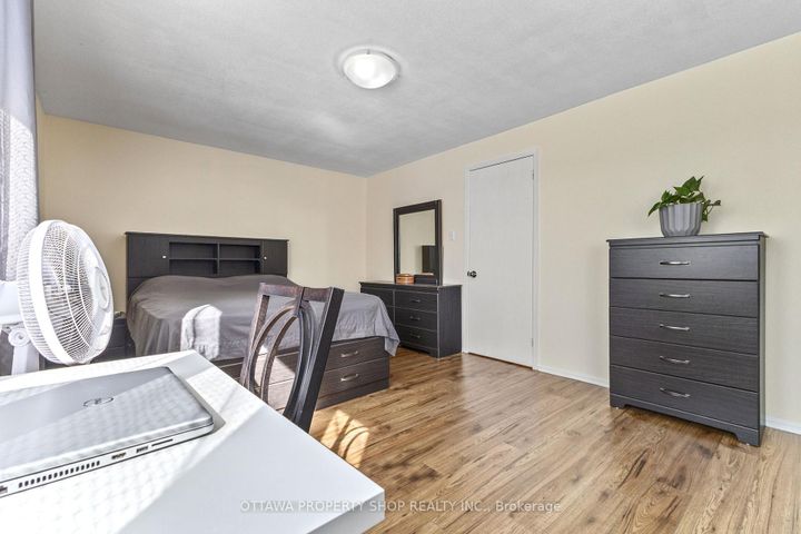 Photo 12 at D - 20 Benlea Drive, Nepean (Tanglewood), Ottawa
