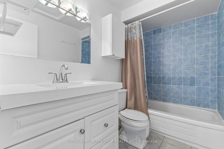 Photo 13 at D - 20 Benlea Drive, Nepean (Tanglewood), Ottawa