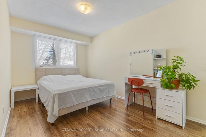 Photo 14 at D - 20 Benlea Drive, Nepean (Tanglewood), Ottawa