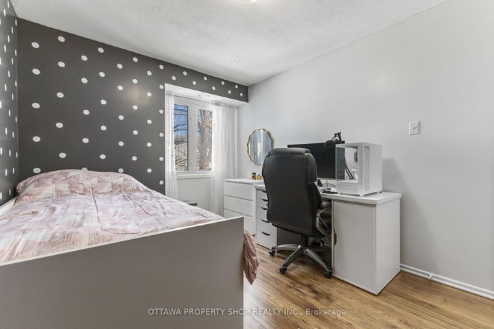 Photo 17 at D - 20 Benlea Drive, Nepean (Tanglewood), Ottawa