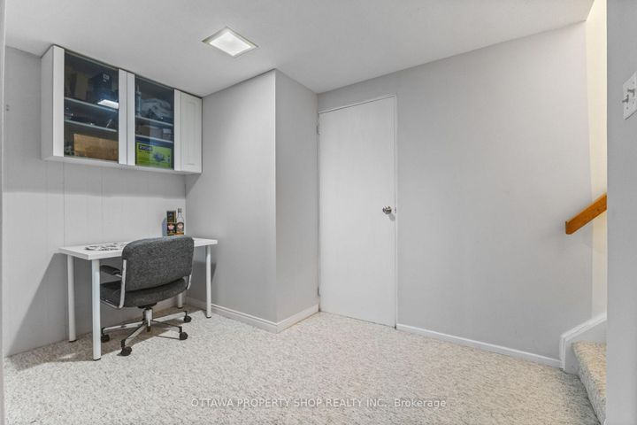 Photo 18 at D - 20 Benlea Drive, Nepean (Tanglewood), Ottawa